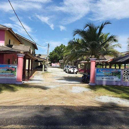 Oyo 90302 Dimuara Chalet Tok Bali Pasir Puteh Exterior foto
