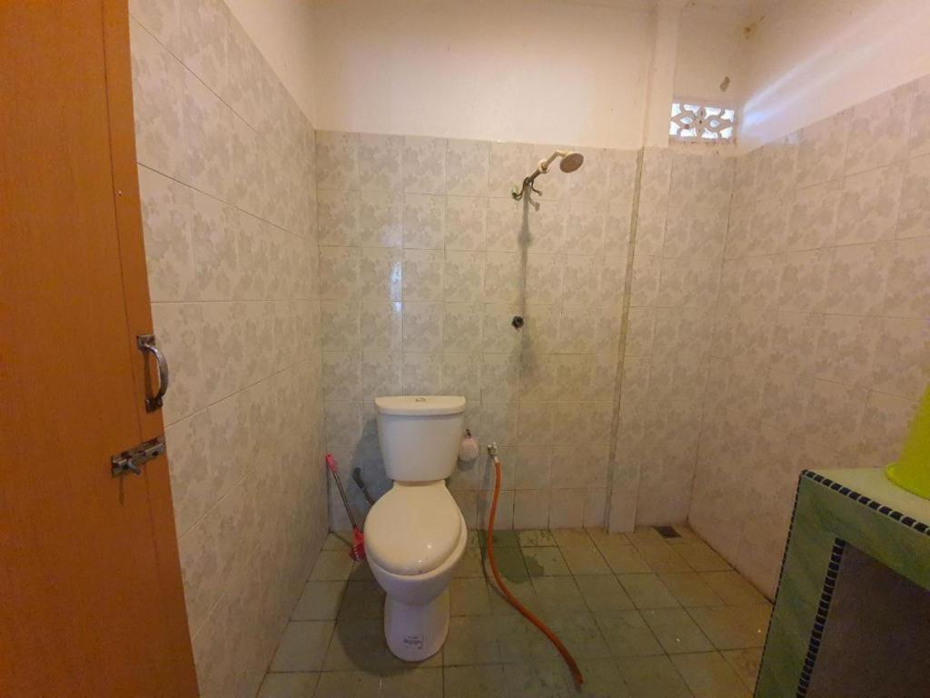 Oyo 90302 Dimuara Chalet Tok Bali Pasir Puteh Exterior foto
