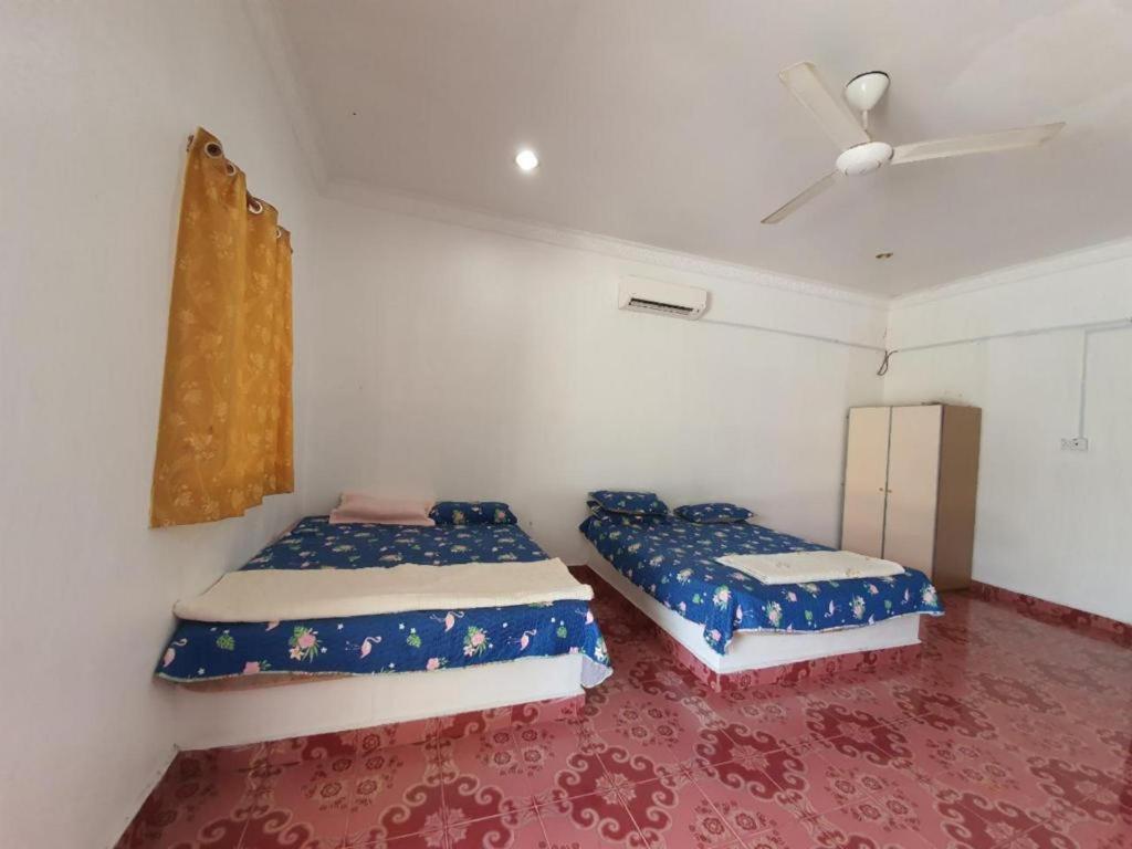 Oyo 90302 Dimuara Chalet Tok Bali Pasir Puteh Exterior foto