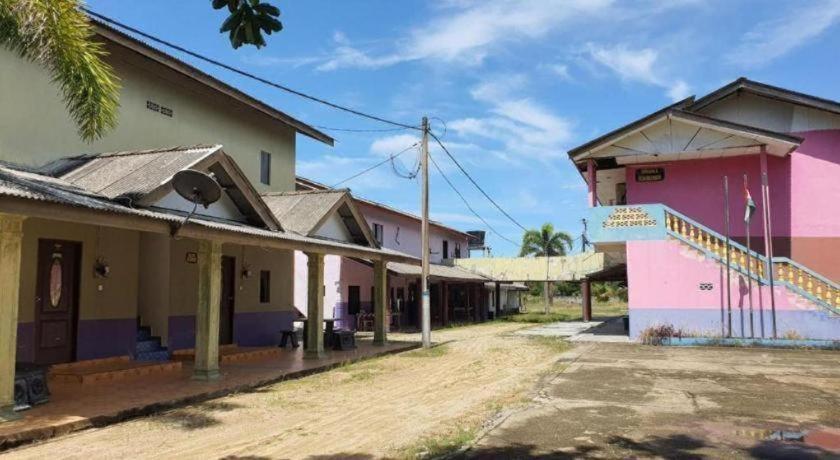 Oyo 90302 Dimuara Chalet Tok Bali Pasir Puteh Exterior foto