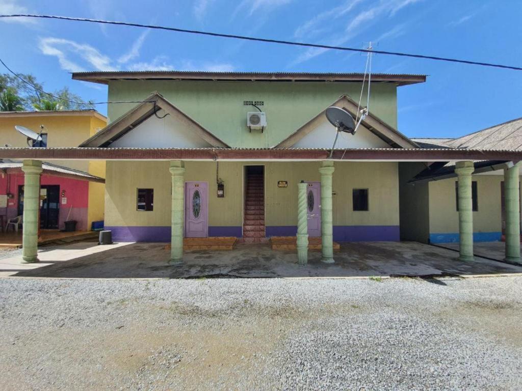 Oyo 90302 Dimuara Chalet Tok Bali Pasir Puteh Exterior foto