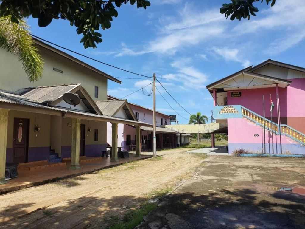 Oyo 90302 Dimuara Chalet Tok Bali Pasir Puteh Exterior foto